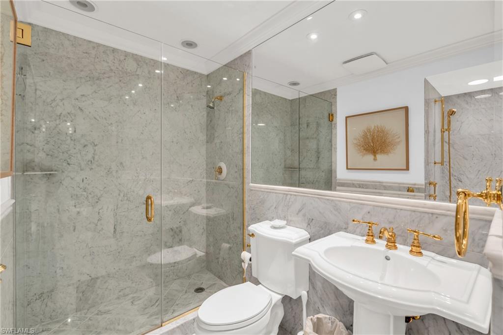 271 Broad AVE S # 202 Unit: #202