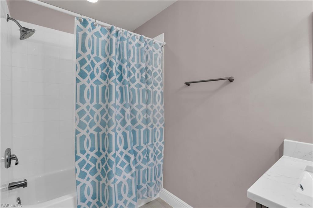 3972 Bishopwood CT E # 105 Unit: 2-105