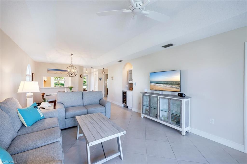 809 Augusta BLVD # 4