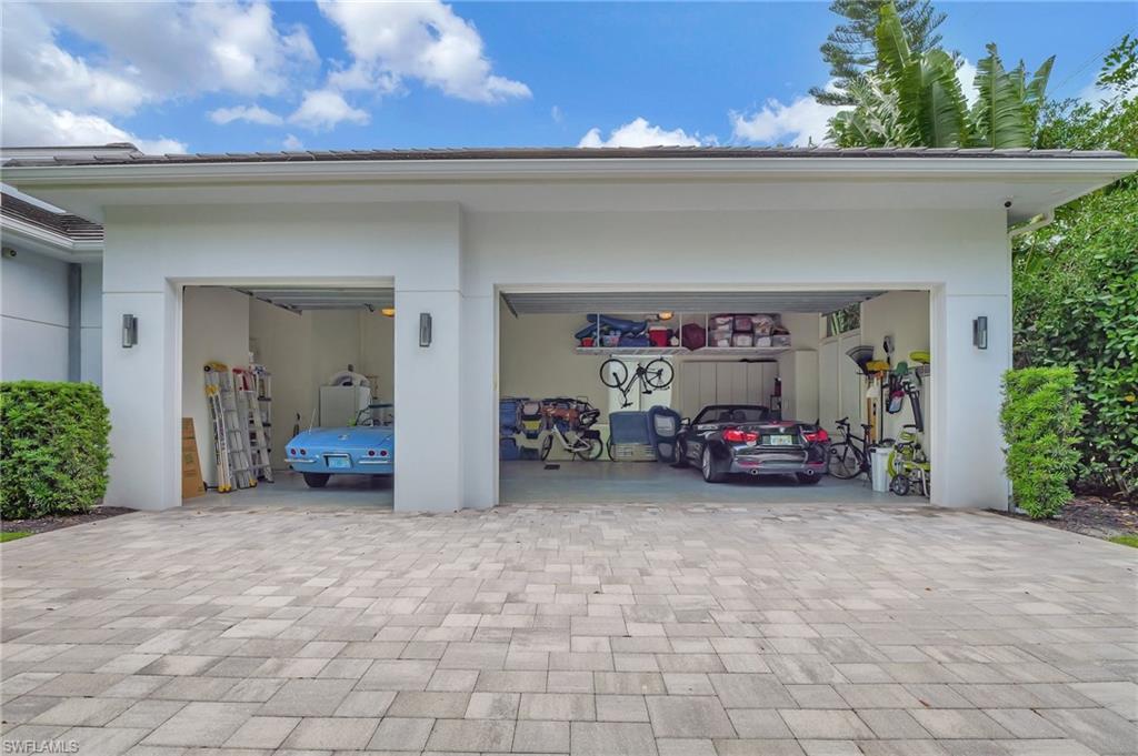 725 Harbour DR