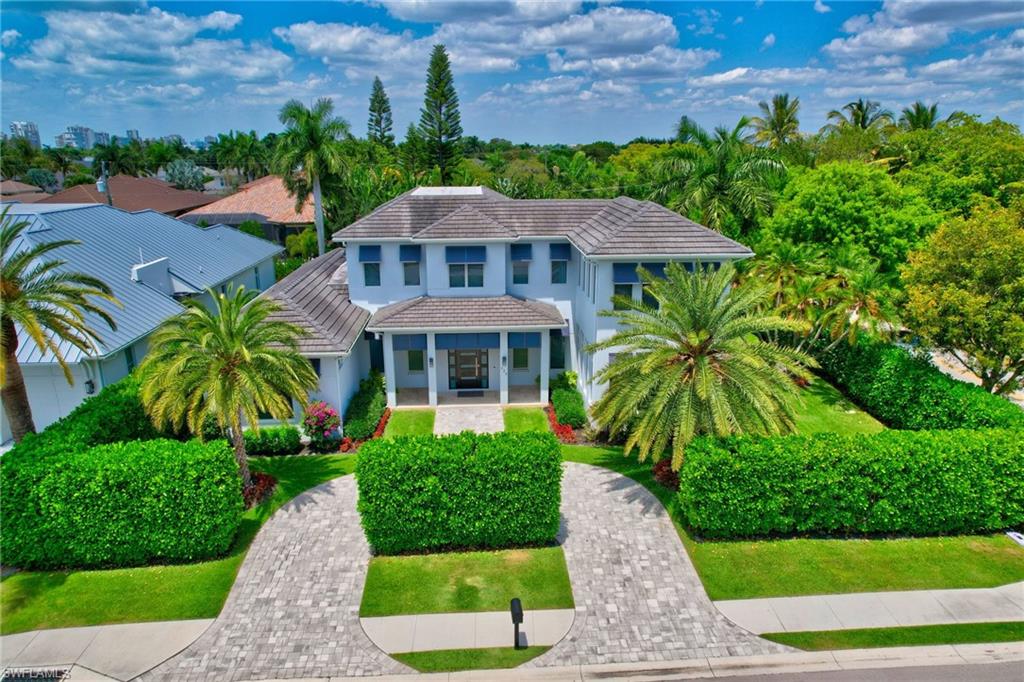 725 Harbour DR