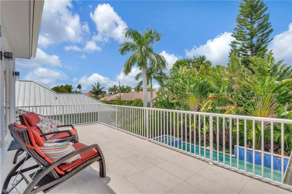 725 Harbour DR