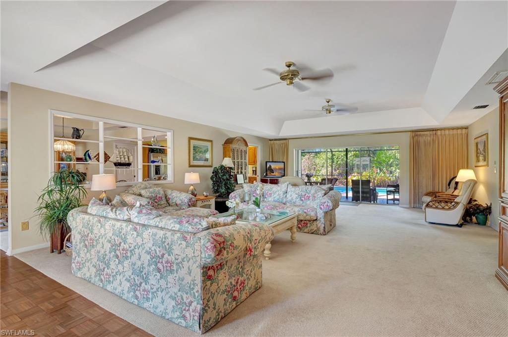 2273 Royal LN