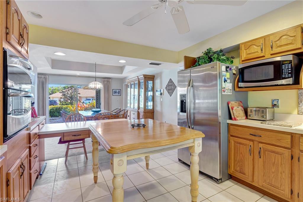 2273 Royal LN