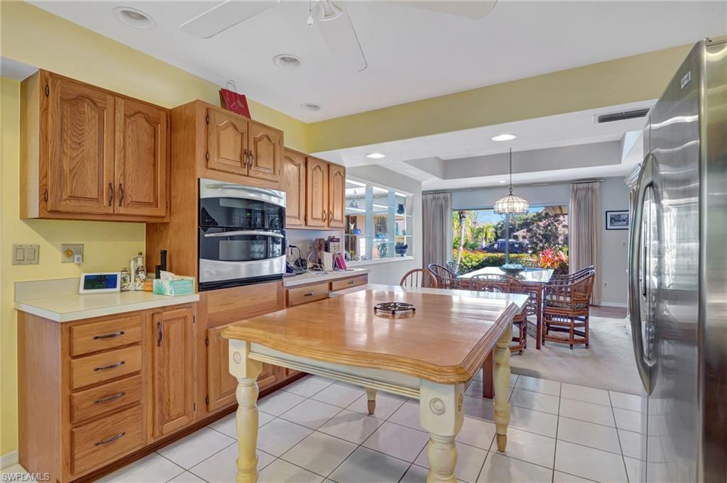 2273 Royal LN