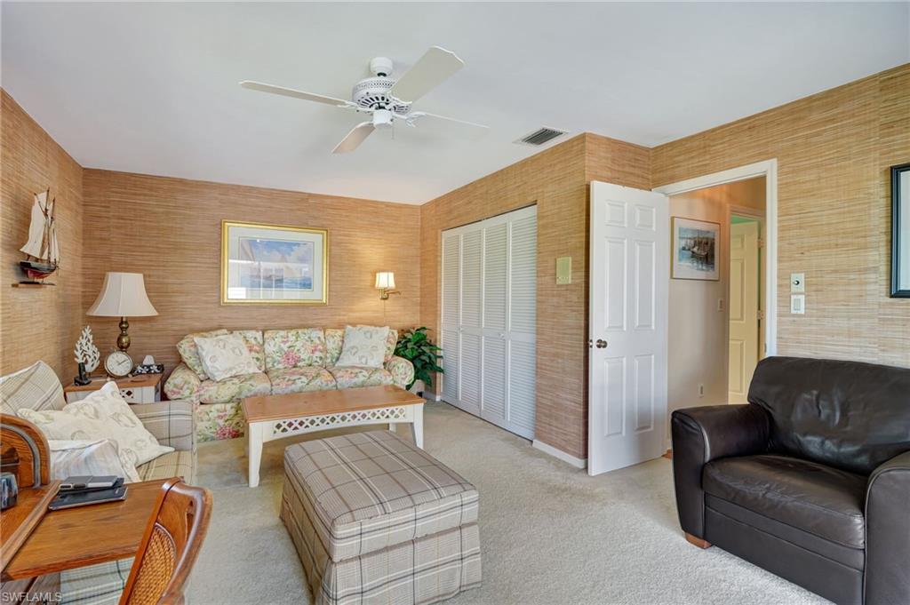 2273 Royal LN