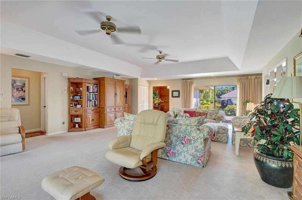 2273 Royal LN