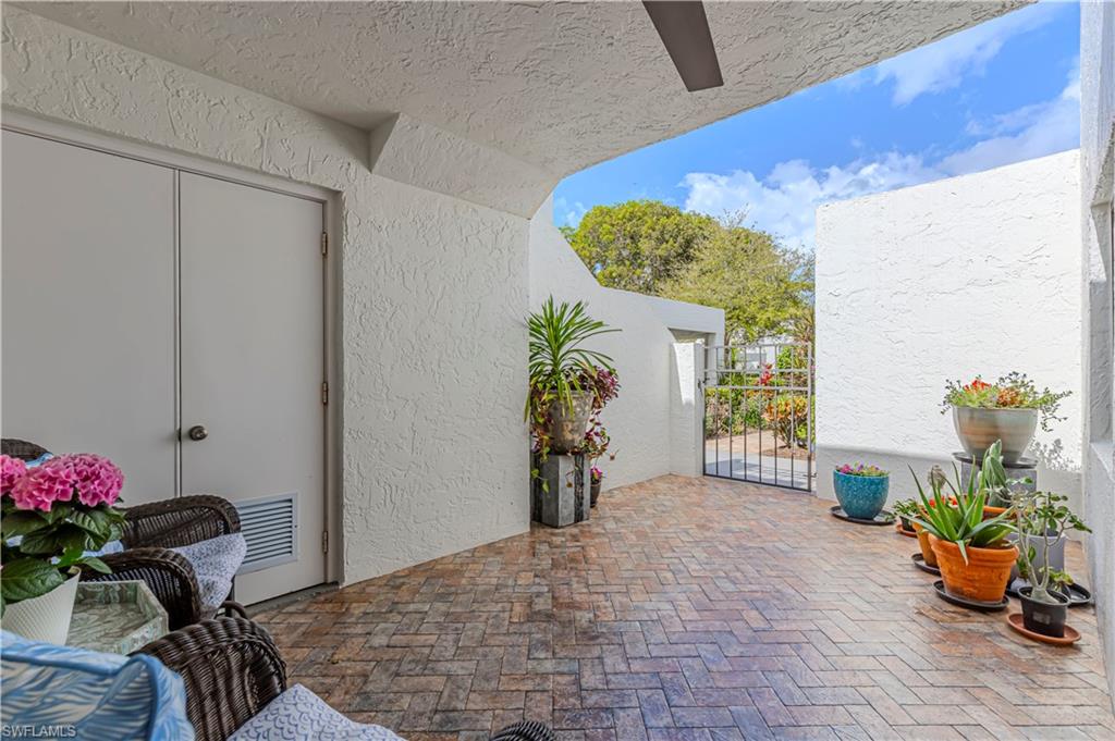 589 Beachwalk CIR # P102