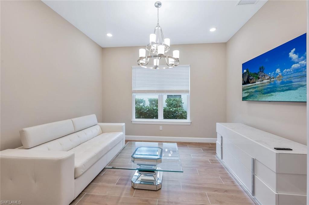 8448 Rosa CT