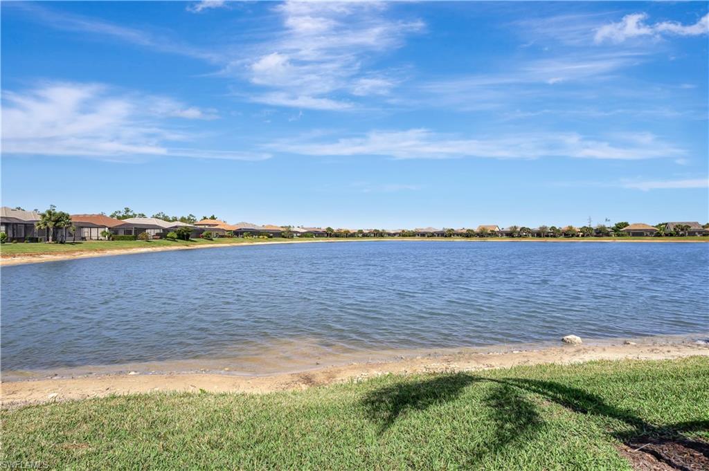 7815 Jacaranda LN