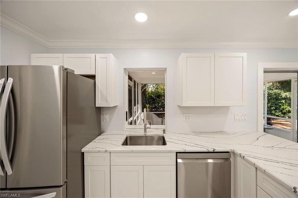 3925 Riviera CIR