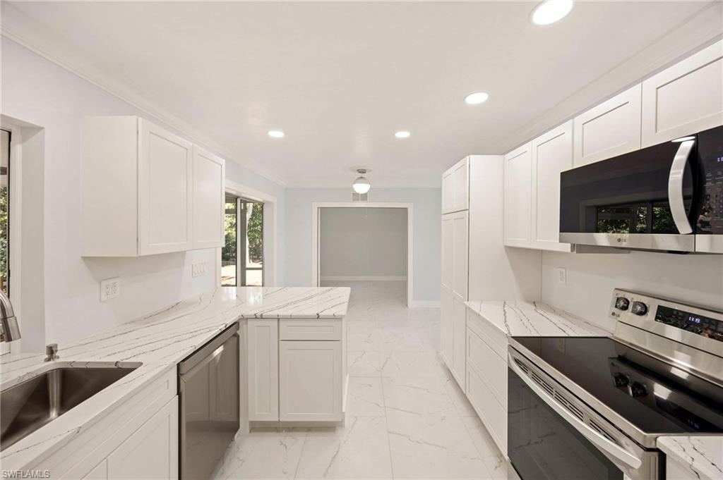 3925 Riviera CIR