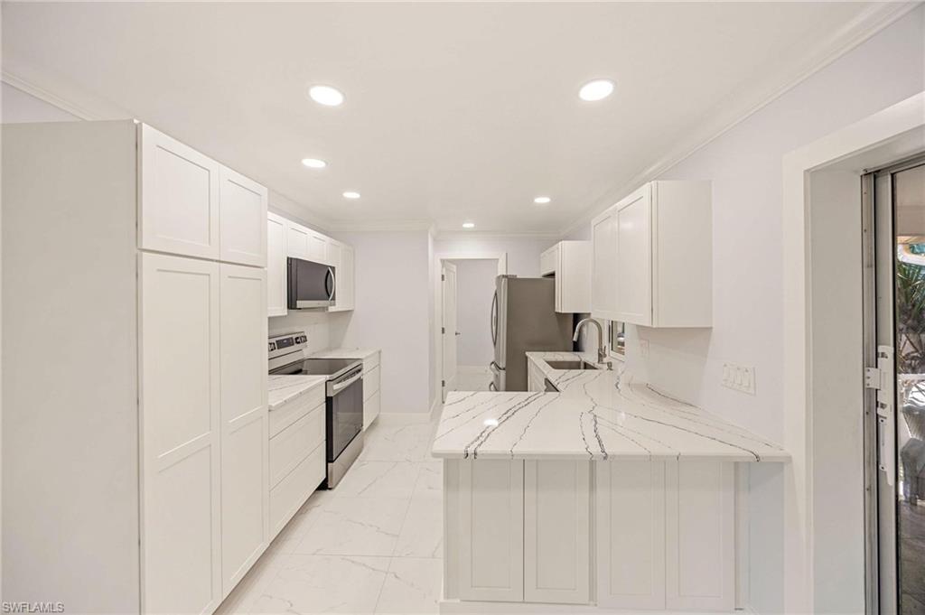 3925 Riviera CIR