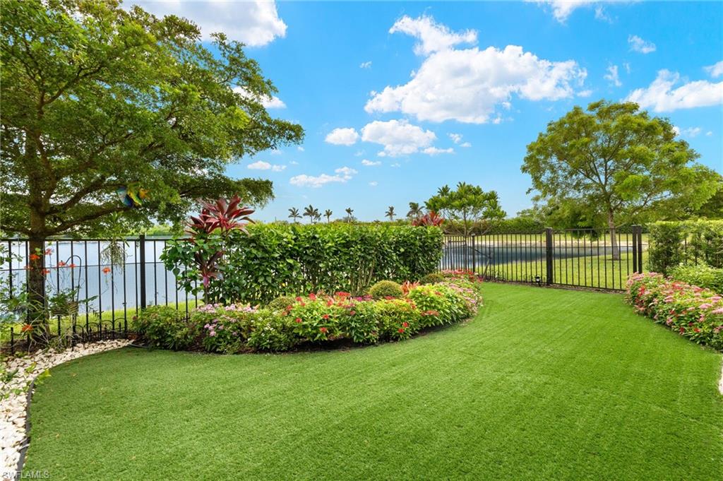 14615 Edgewater CIR