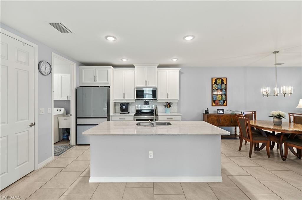 14615 Edgewater CIR