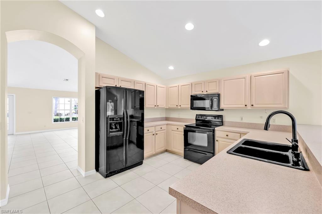 15015 Savannah DR