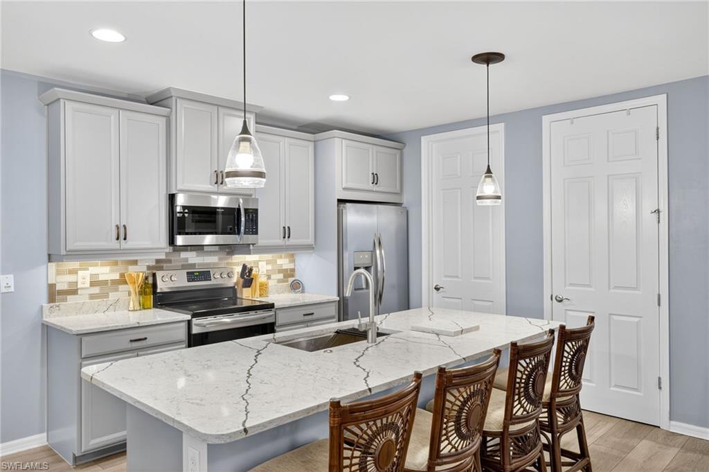 14803 Edgewater CIR