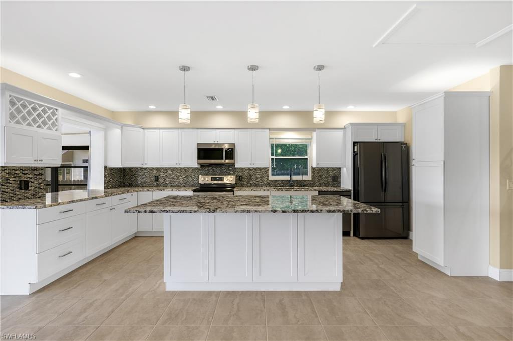 3461 Lakeview DR