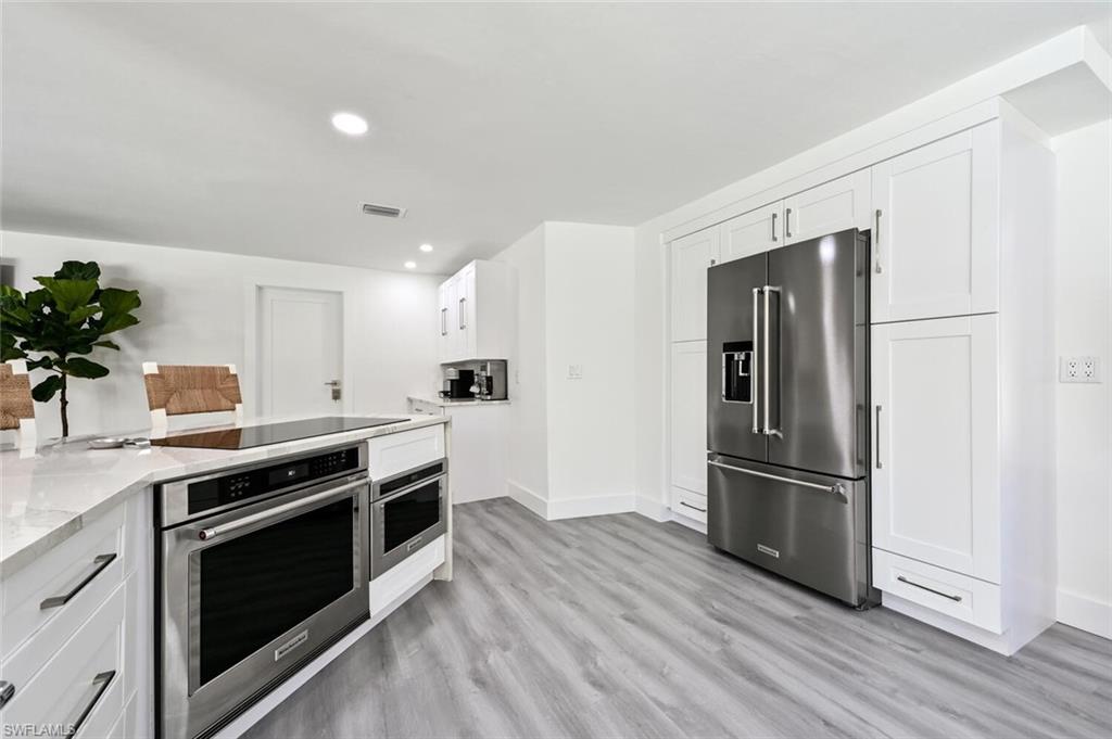 646 Park Shore DR