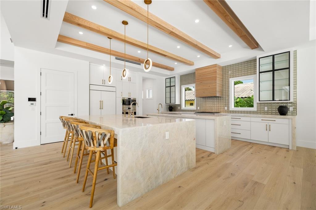 565 Whispering Pine LN, NAPLES