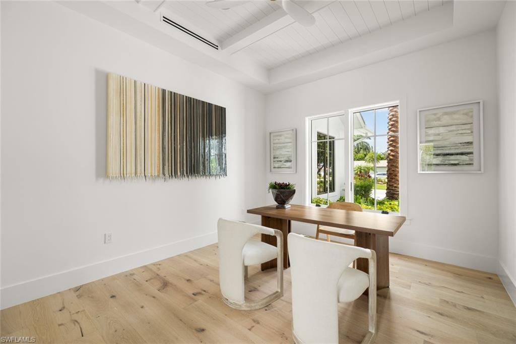 565 Whispering Pine LN, NAPLES