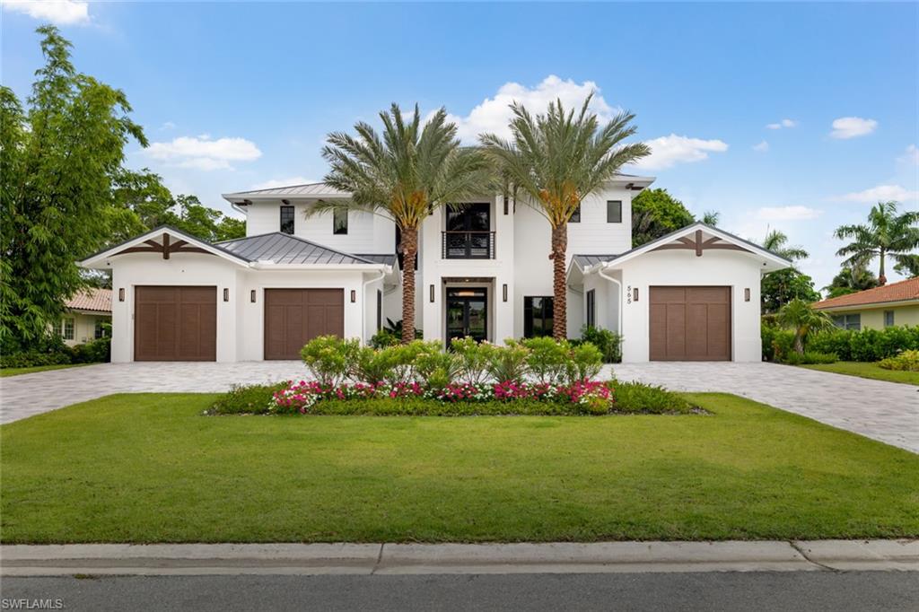 565 Whispering Pine LN, NAPLES