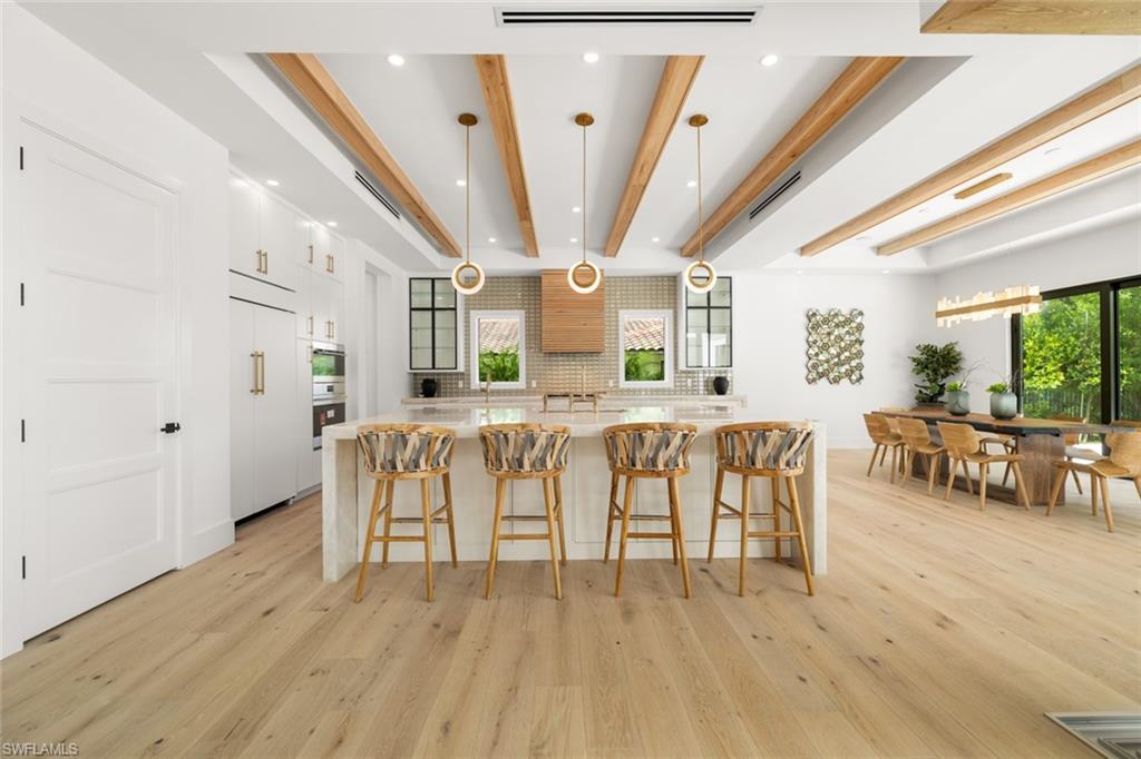 565 Whispering Pine LN, NAPLES