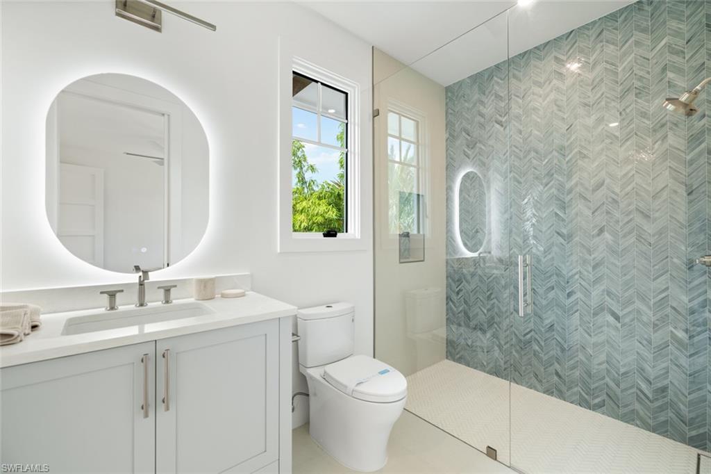 565 Whispering Pine LN, NAPLES