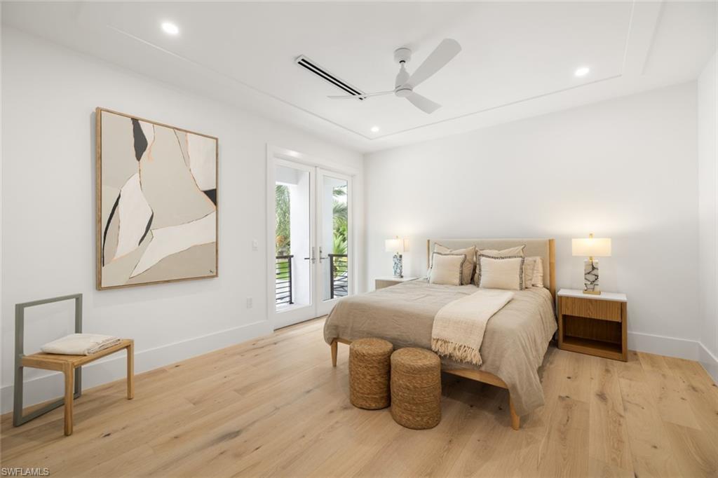 565 Whispering Pine LN, NAPLES