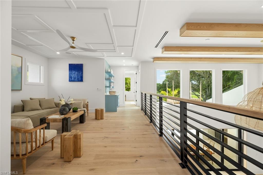 565 Whispering Pine LN, NAPLES