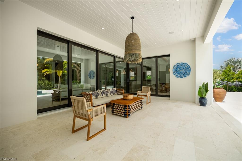 565 Whispering Pine LN, NAPLES