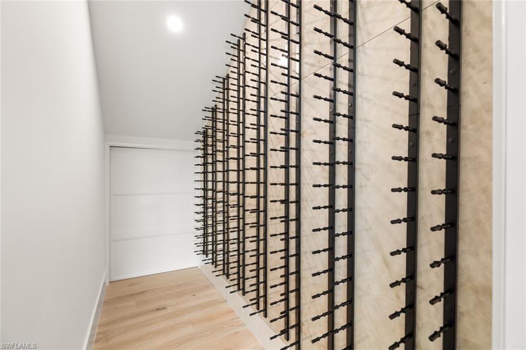 565 Whispering Pine LN, NAPLES