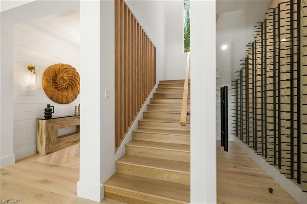 565 Whispering Pine LN, NAPLES