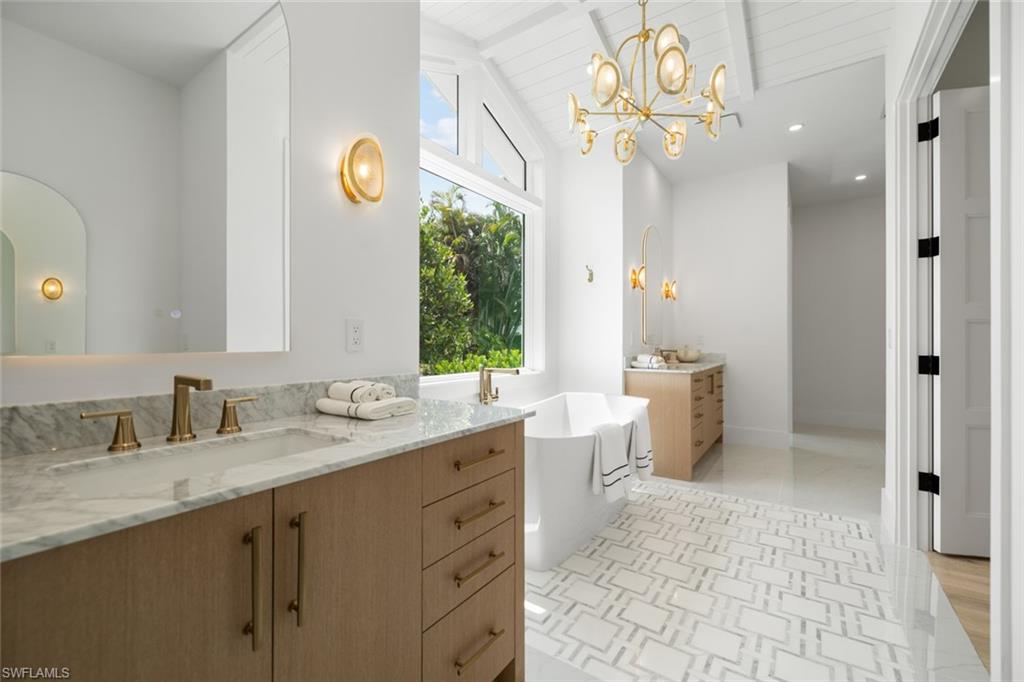 565 Whispering Pine LN, NAPLES