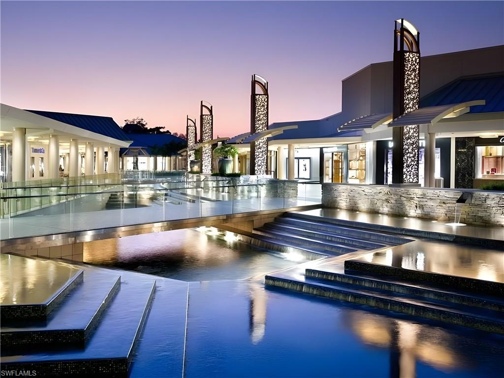 565 Whispering Pine LN, NAPLES