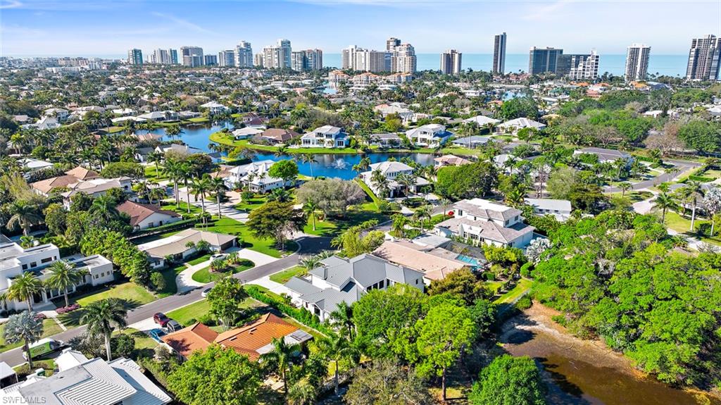 565 Whispering Pine LN, NAPLES