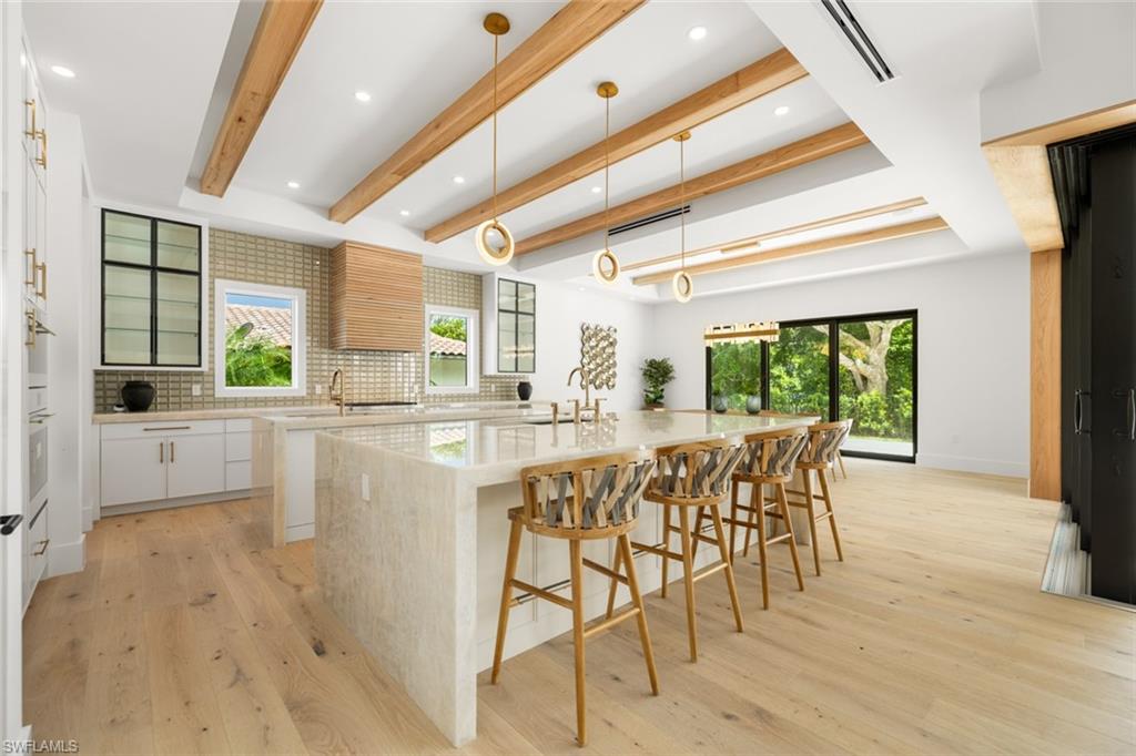 565 Whispering Pine LN, NAPLES