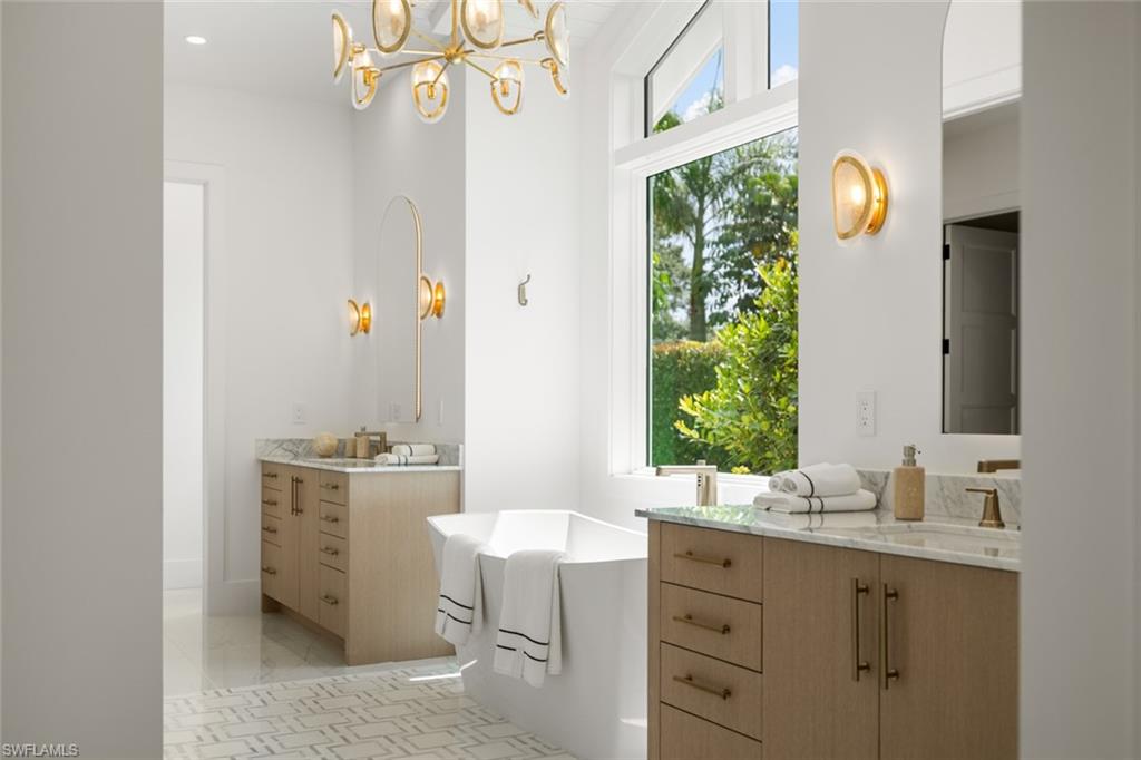 565 Whispering Pine LN, NAPLES