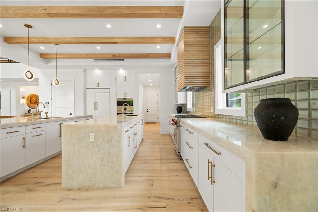 565 Whispering Pine LN, NAPLES