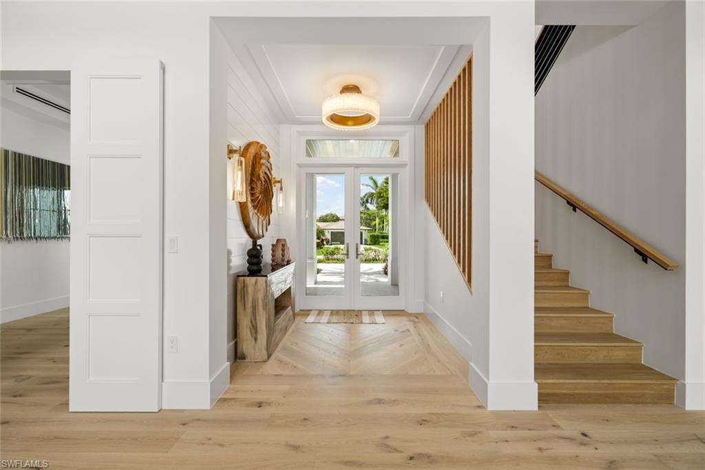 565 Whispering Pine LN, NAPLES