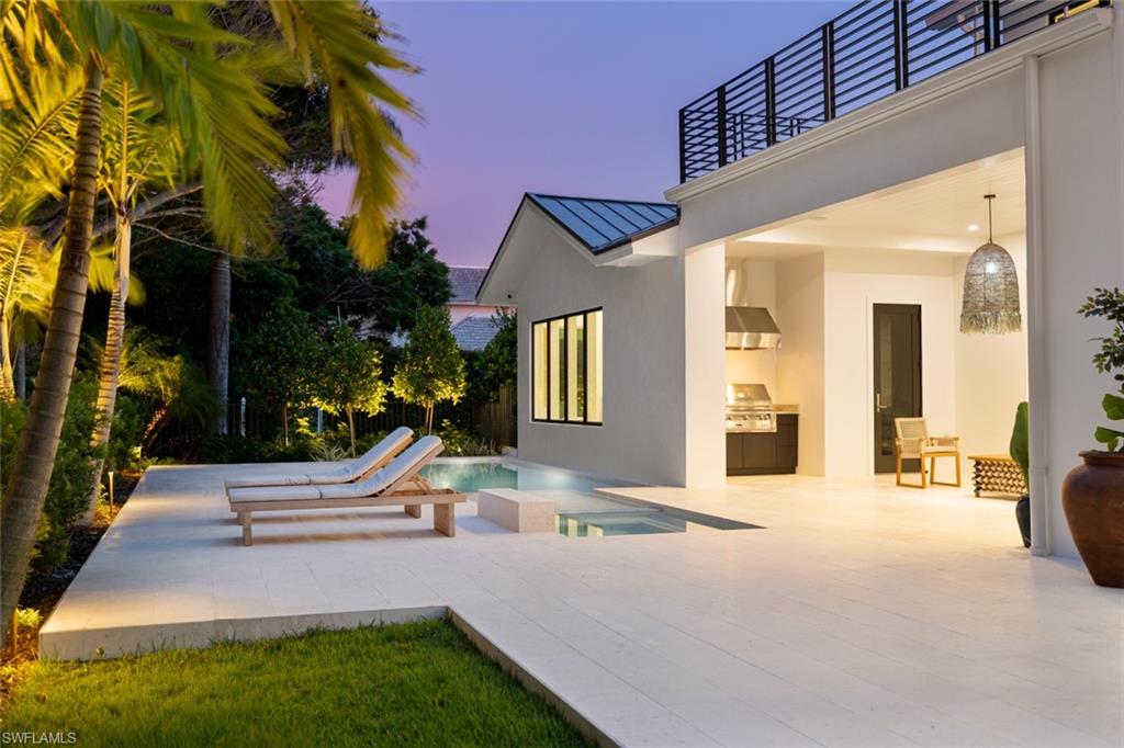 565 Whispering Pine LN, NAPLES