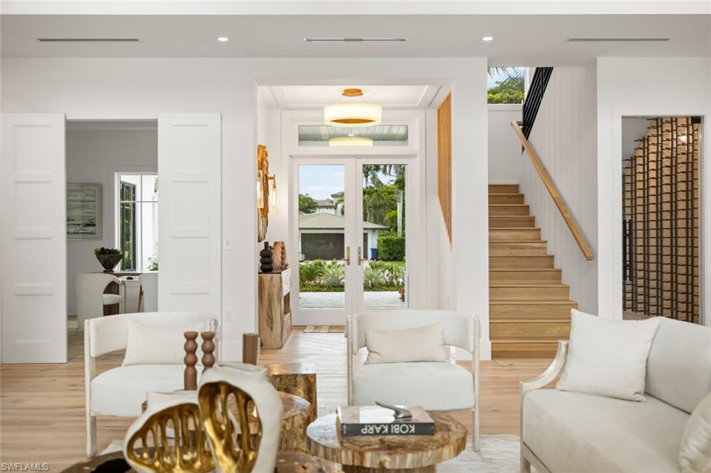 565 Whispering Pine LN, NAPLES