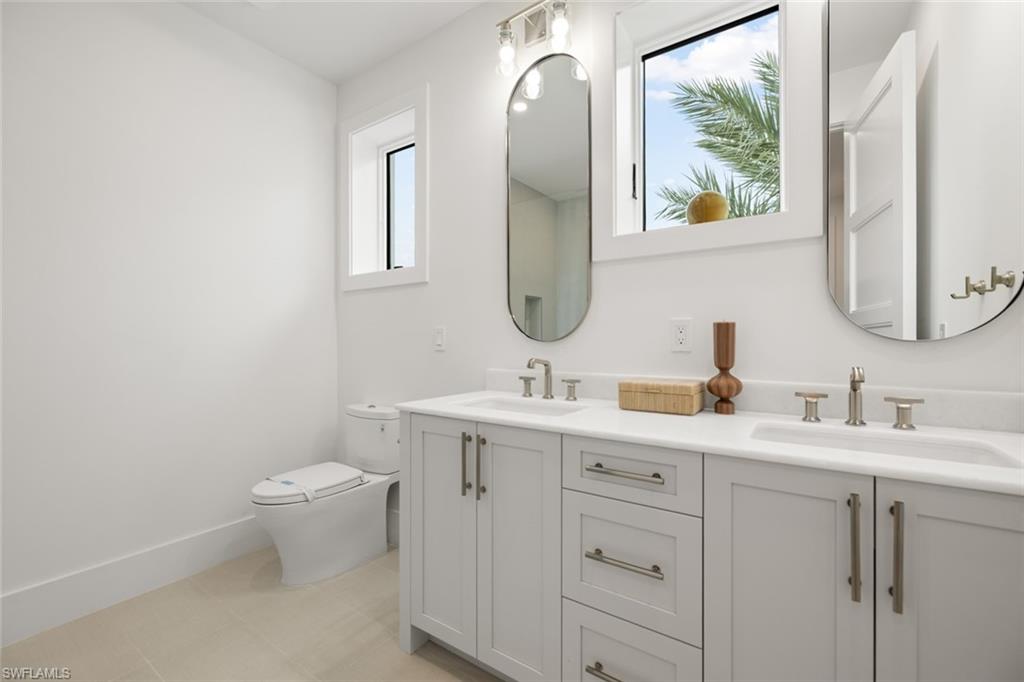 565 Whispering Pine LN, NAPLES