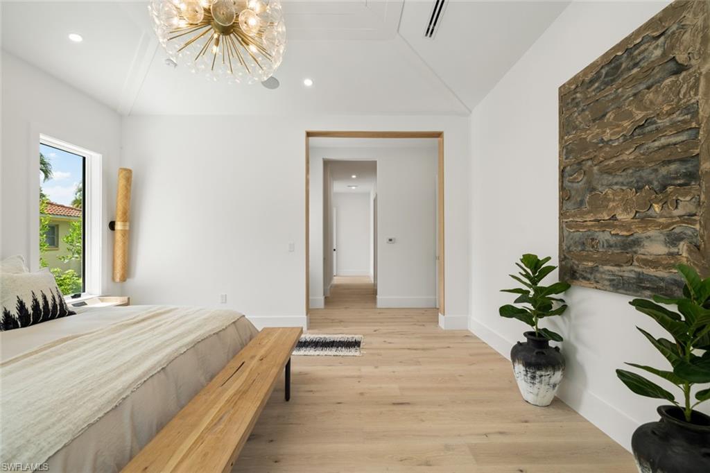 565 Whispering Pine LN, NAPLES