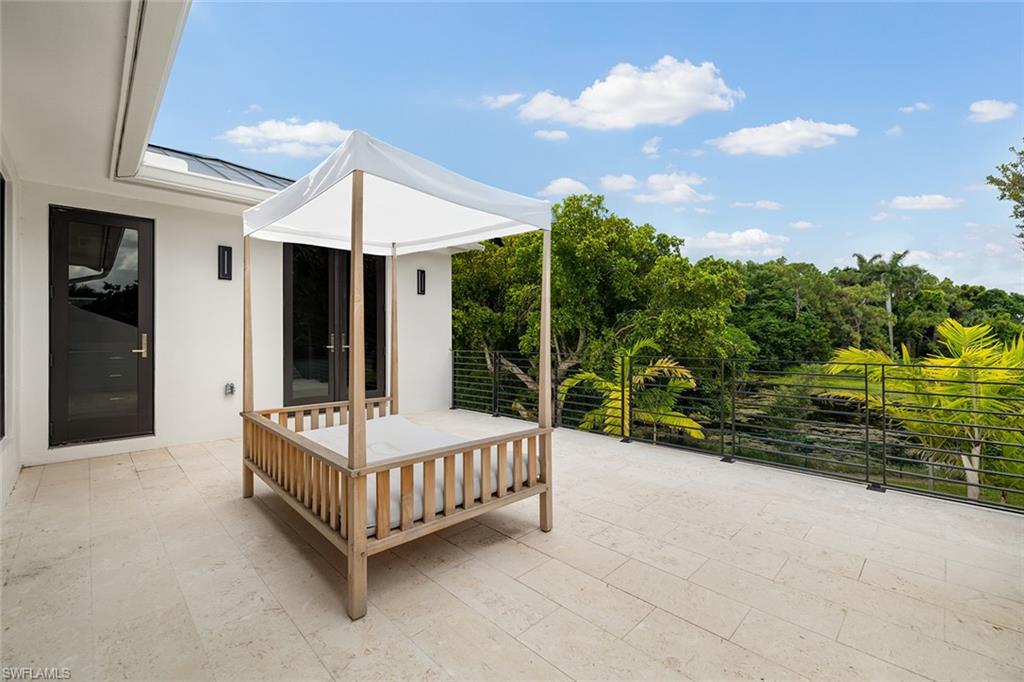 565 Whispering Pine LN, NAPLES