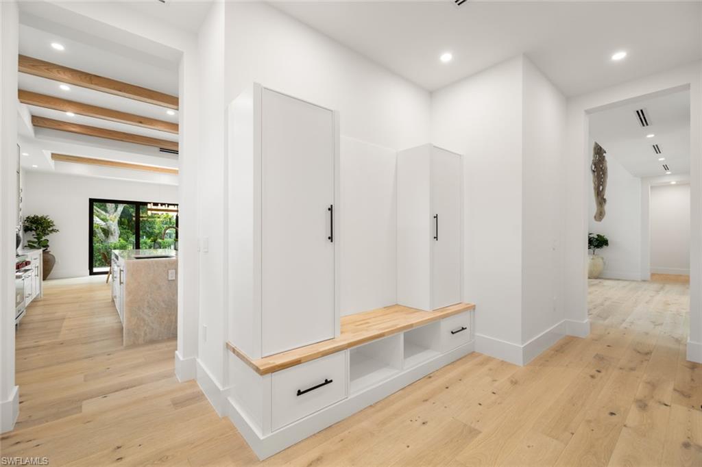 565 Whispering Pine LN, NAPLES