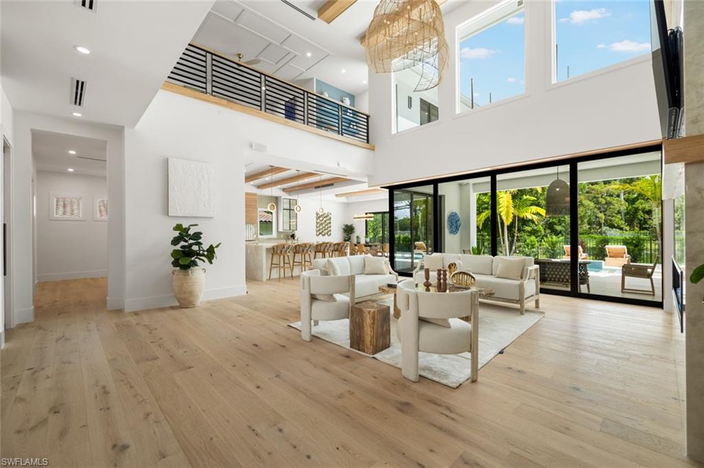 565 Whispering Pine LN, NAPLES