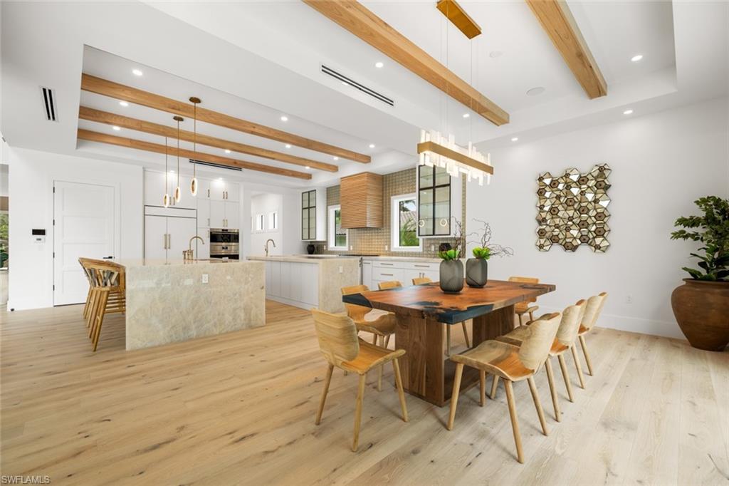 565 Whispering Pine LN, NAPLES