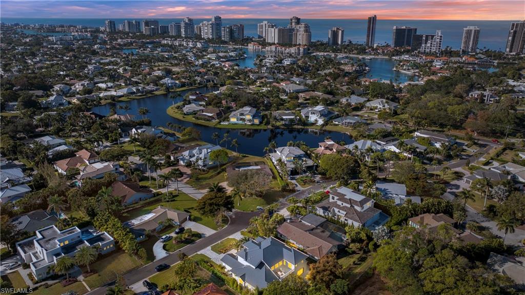 565 Whispering Pine LN, NAPLES