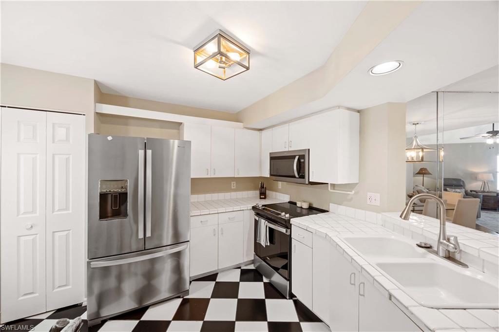 1096 Woodshire LN # C201